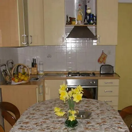 Brist 15714c Apartment