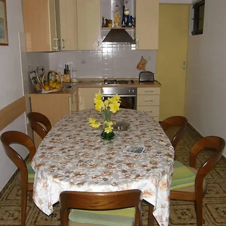 Brist 15714c Apartment